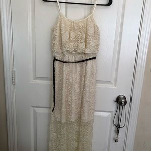 Mesh style long dress with belt